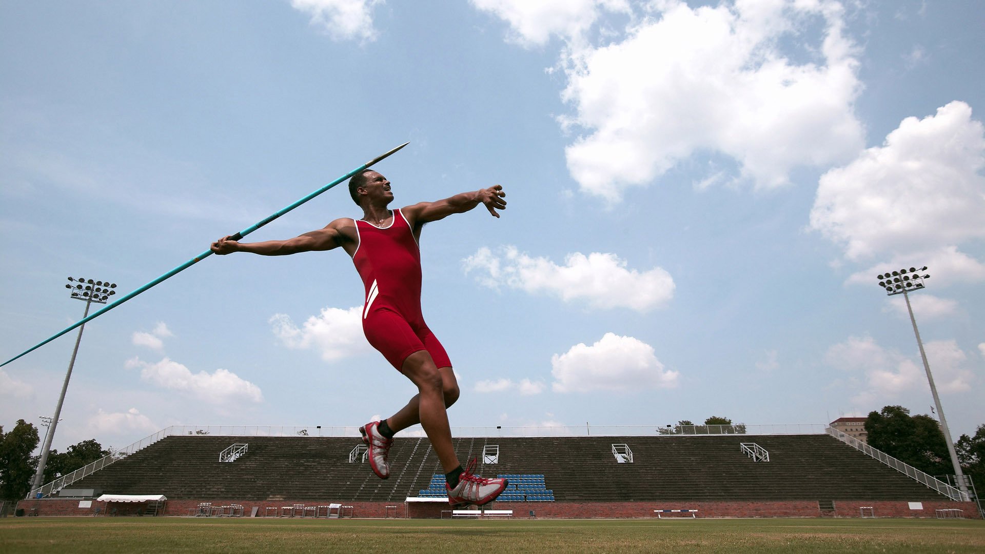 星空电竞平台官网-《英雄联盟》发布新英雄“雷霆”，操作手感佳引争议前所未有的体验震撼，玩家纷纷热议